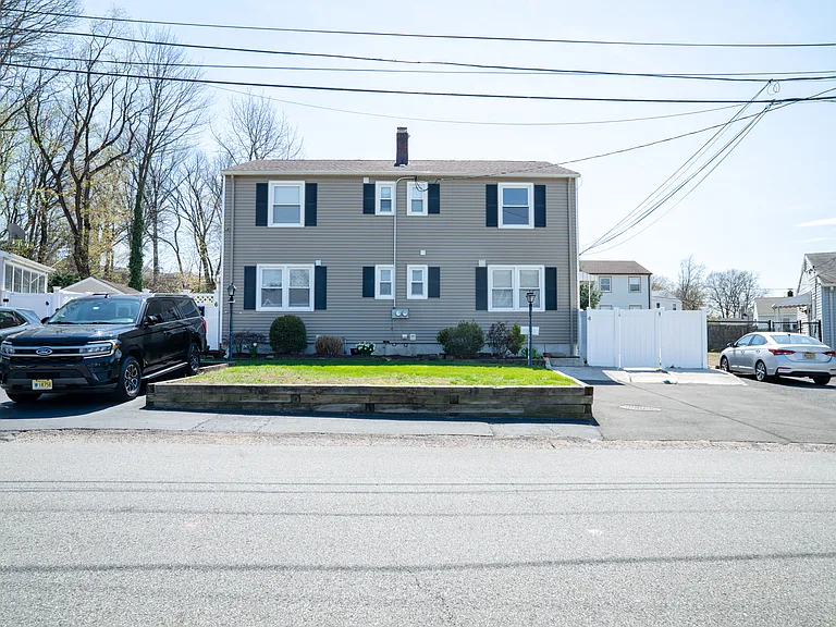 4 Augusta St — Photo 2
