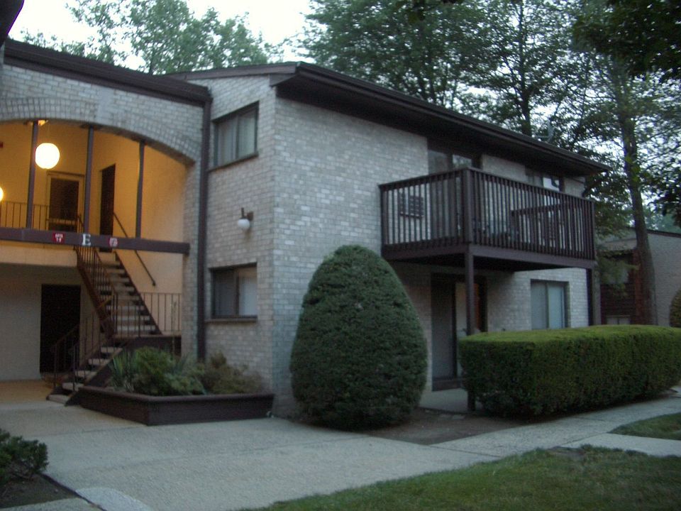 Top Floor End Unit!
