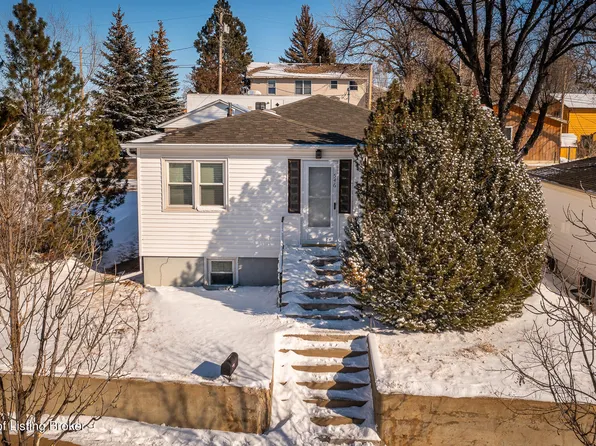 546 3rd Ave E, Dickinson, ND 58601