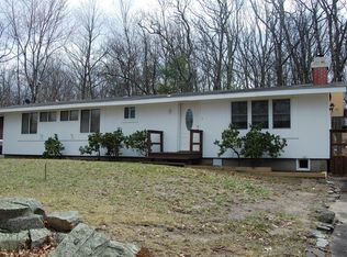 107 Long Ridge Dr, Hawley, PA 18428