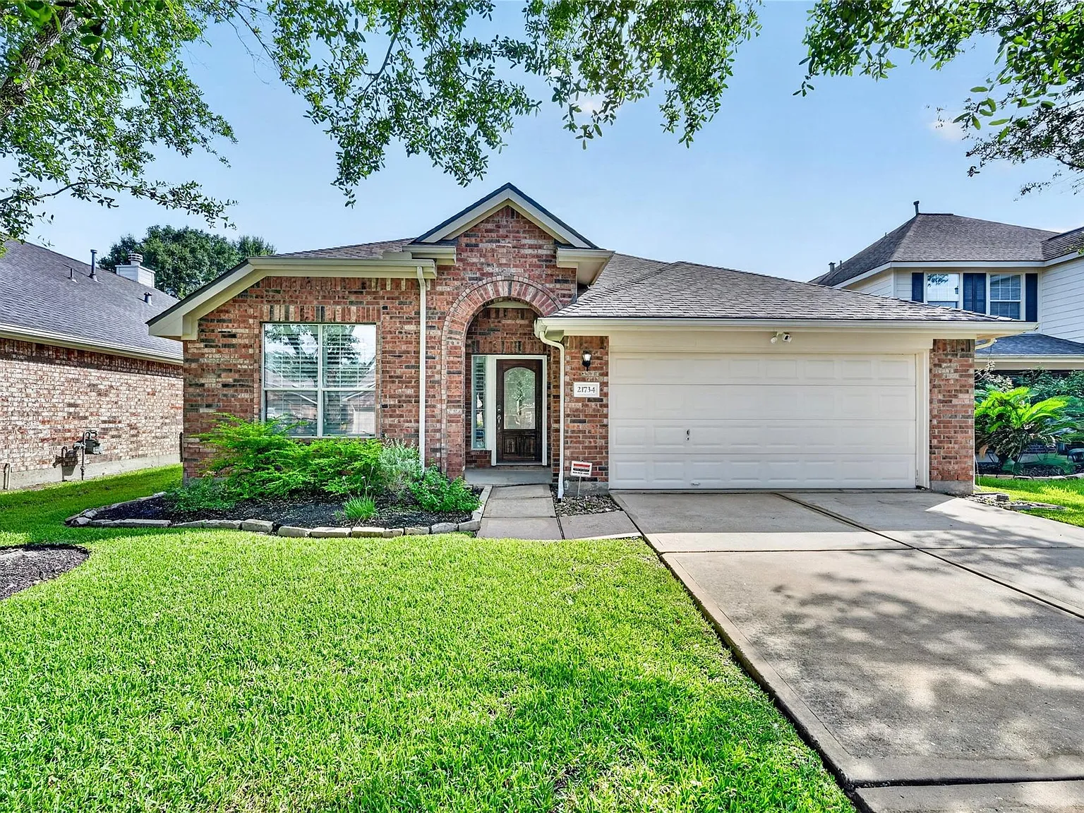 3 bed, 2.0 bath, 1828 sqft, $2,395 — Photo 1
