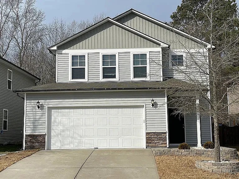3 bed, 2384 sqft, $2,400 — Photo 1