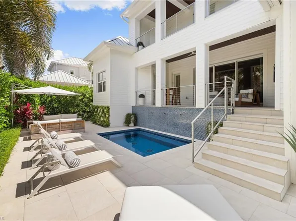 950 8th ST S, NAPLES, FL 34102