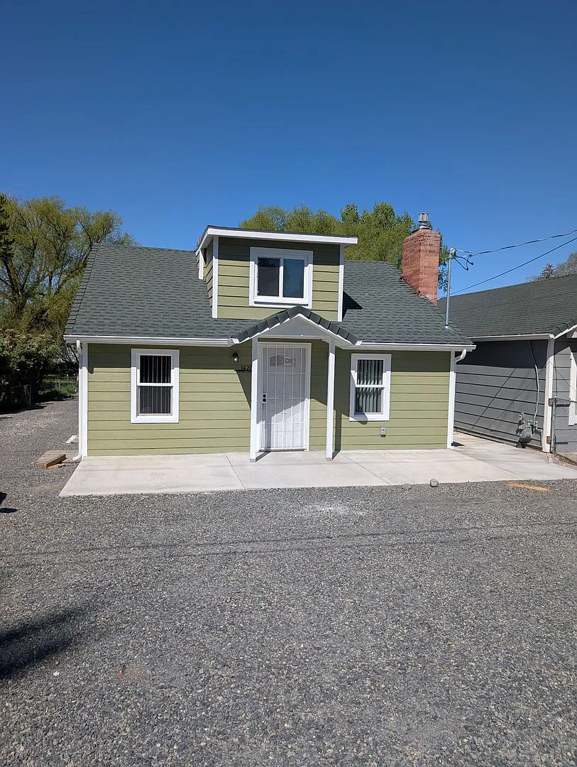 Building Photo - 1420 Summers Ln
