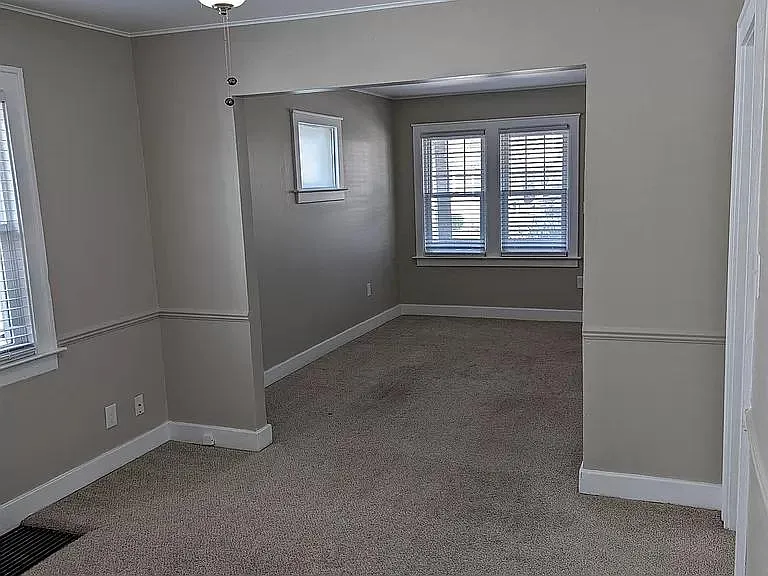 22624 Maxine St — Photo 3