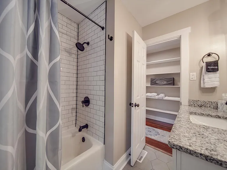 1510 Lynhurst Dr — Photo 22