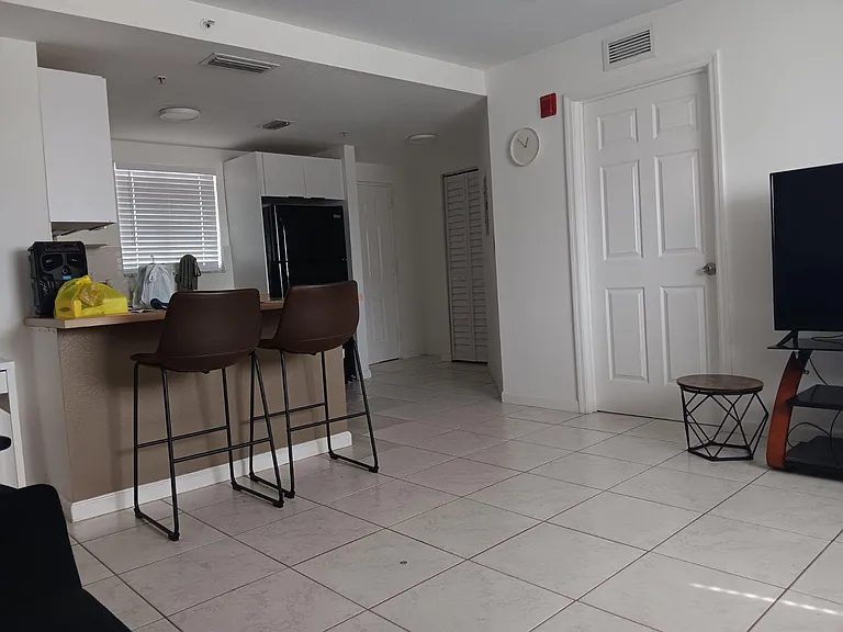 328 NW 12th Ave #1 — Photo 3