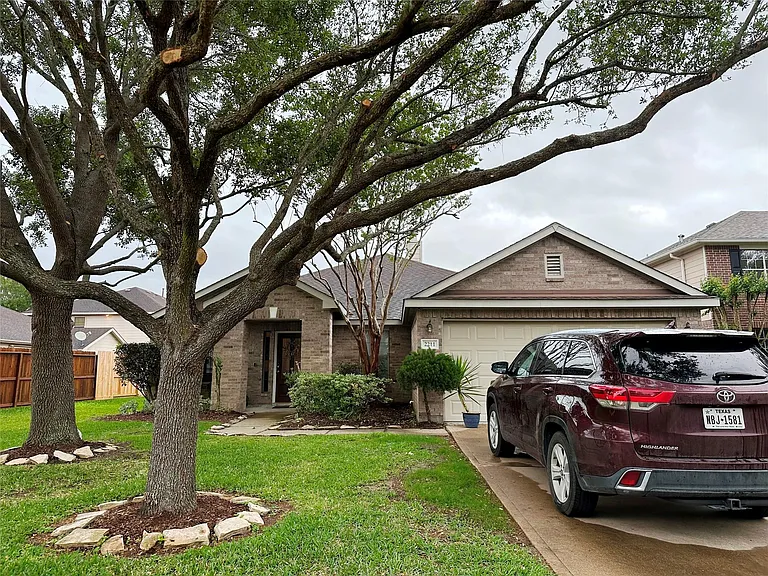 2211 Winding Hollow Dr — Photo 2