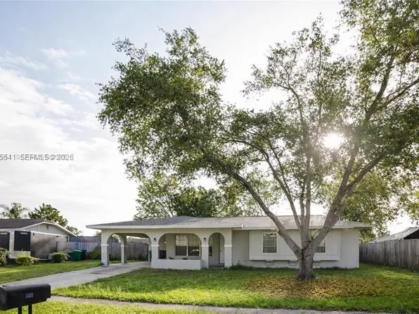 323 NE Midfield Ln, Port Saint Lucie, FL 34983