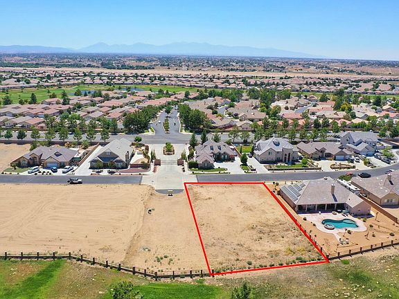 2nd image of Lindsay Ln