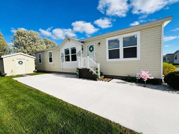 37886 Wolcott Ln, New Haven, MI 48048