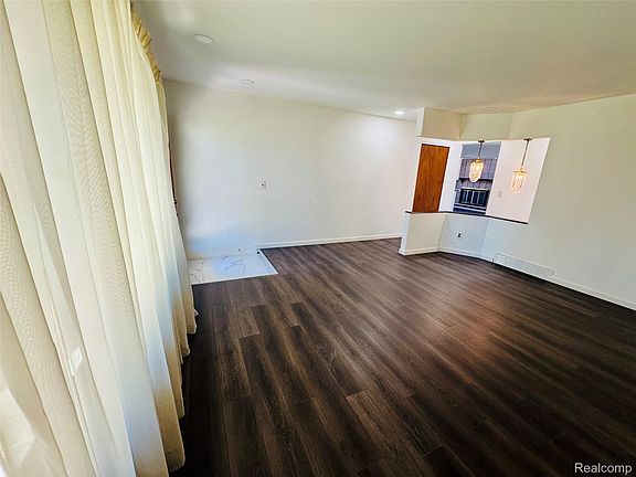 5th image of 29352 Bon Mar Dr
