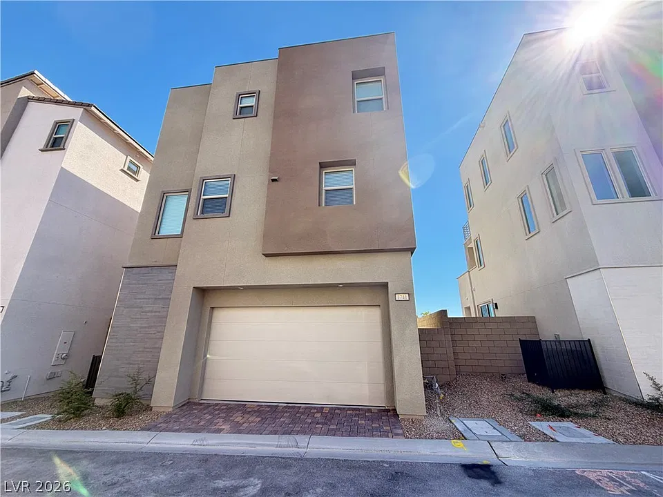 1741 N Desert Foothills Dr