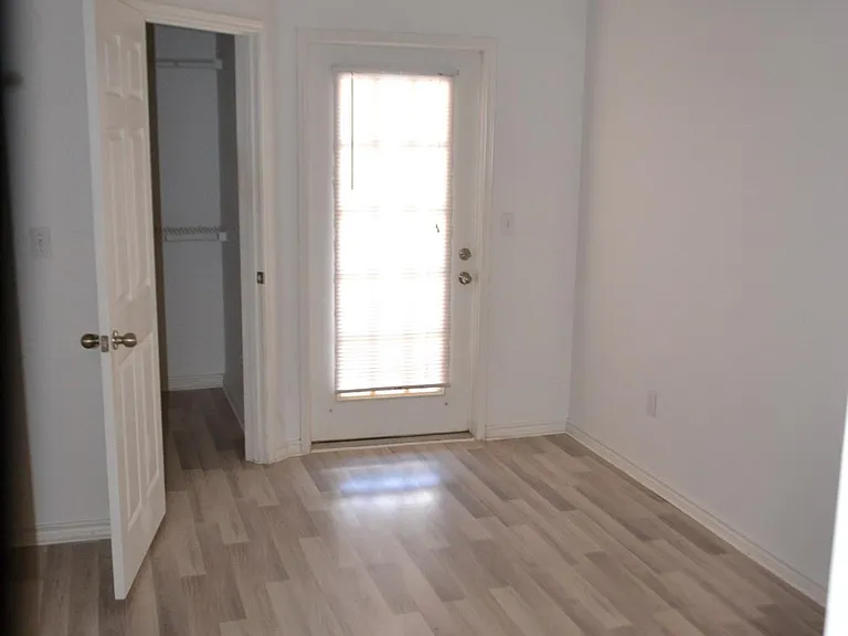 4323 Bayside Village Dr — Photo 8