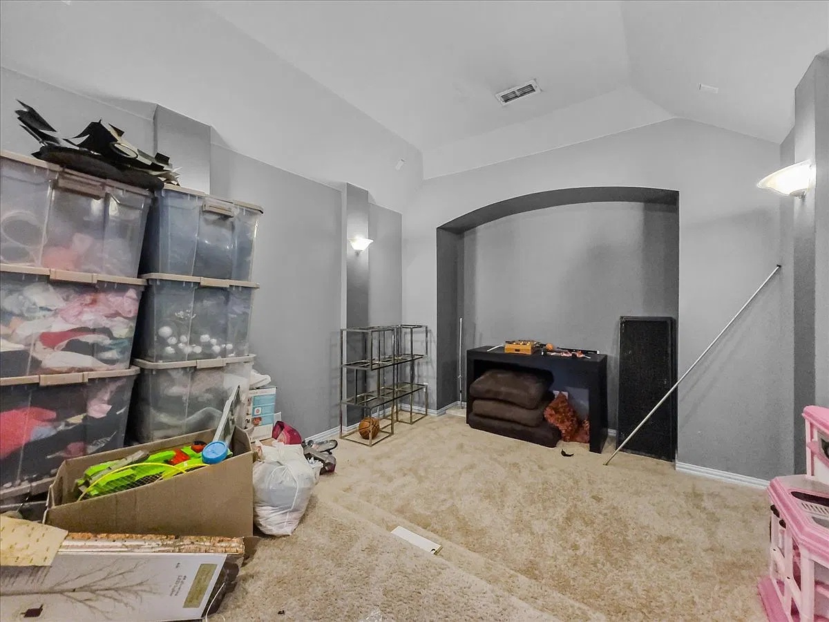 5 bed, 3357 sqft, $3,300 — Photo 4