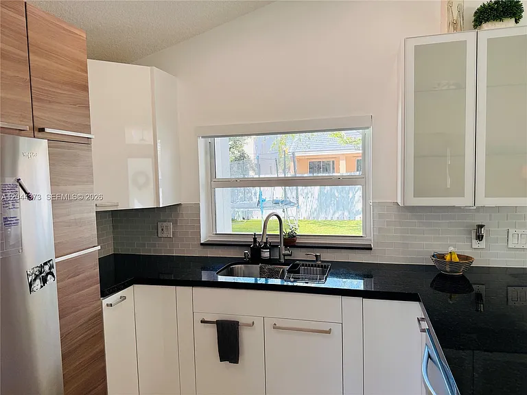 646 Stanton Dr — Photo 13