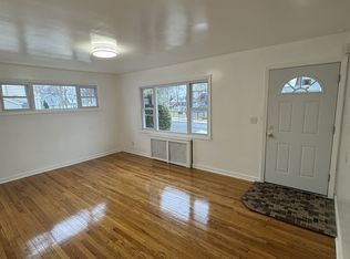 19 Florence Pl, Elmwood Park, NJ 07407