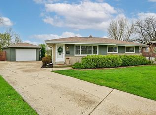 5679 Oriole Ct, Greendale, WI 53129