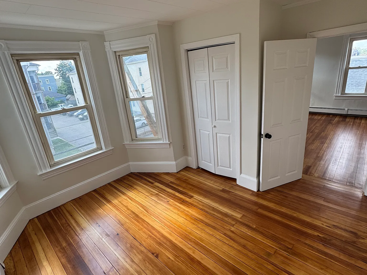 3 bed, 1000 sqft, $1,700 — Photo 3
