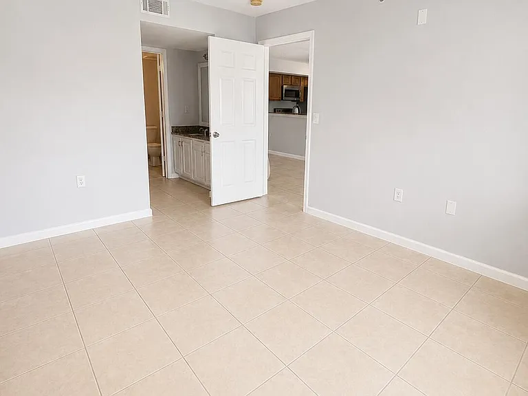 281 SW Palm Dr #106 — Photo 20
