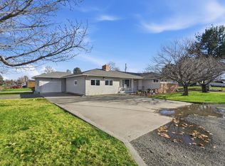 1610 N Young St, Kennewick, WA 99336