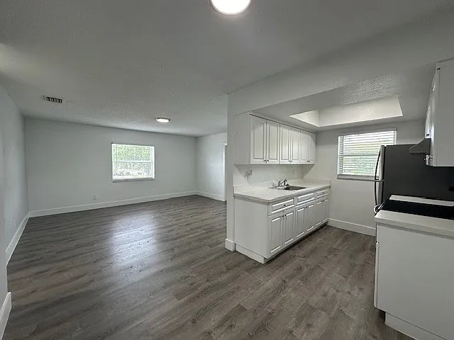 3660 NE 11th Ave — Photo 1