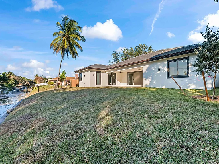 621 NW 42nd Ave — Photo 46