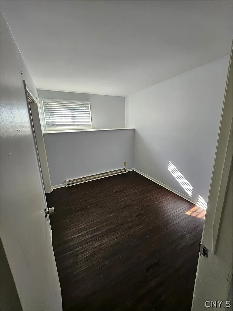 2 bed, 1.0 bath, 900 sqft, $1,250 — Photo 3
