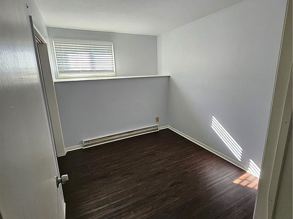 3rd image of 5 Perry Hill Rd