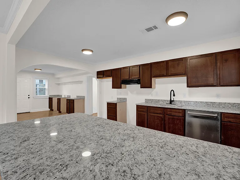 759 E Mallory Ave — Photo 4