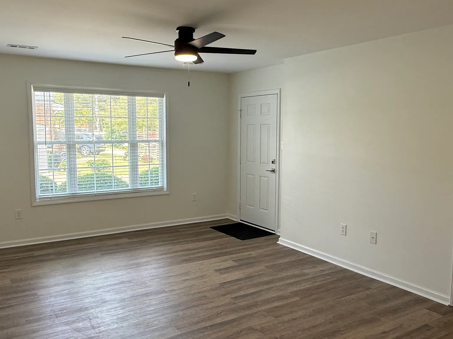 2 bed, 852 sqft, $1,600 — Photo 4