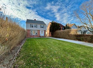 2250 Barrington Rd, University Heights, OH 44118