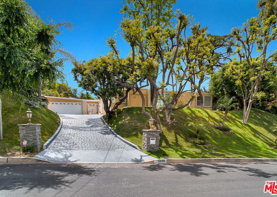 1st image of 3835 Sapphire Dr