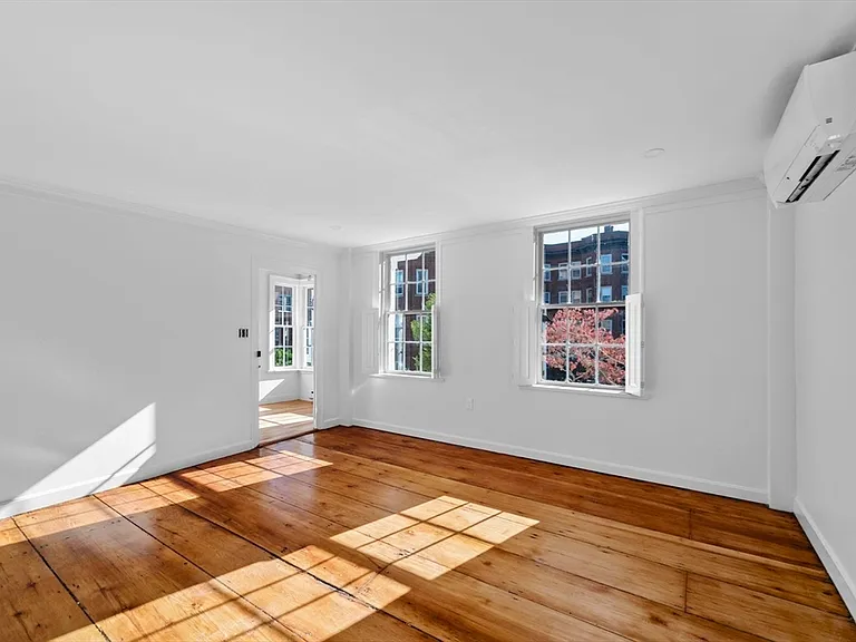 14 Lynde St #2 — Photo 6