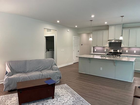 4th image of 2116 Sounders Ln NE