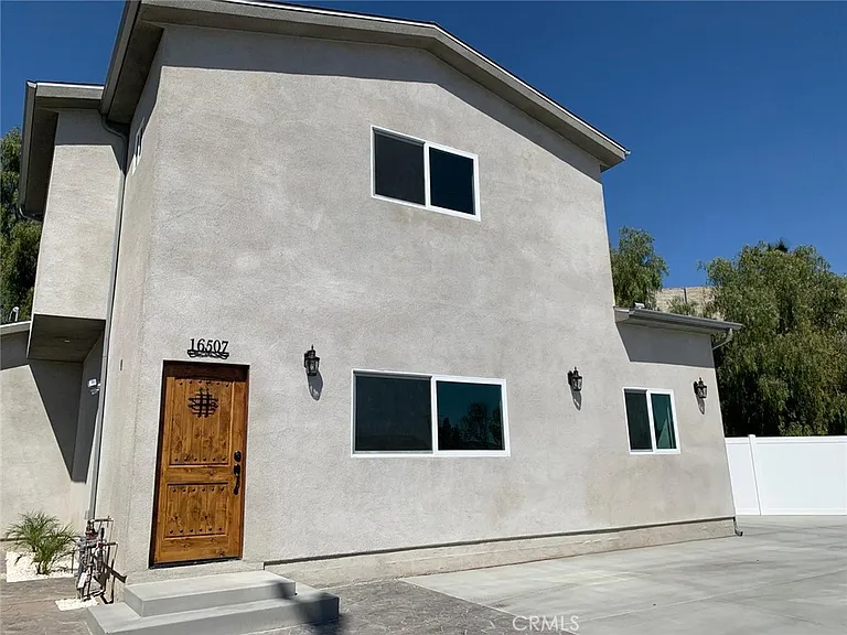 16507 San Fernando Mission Blvd — Photo 1