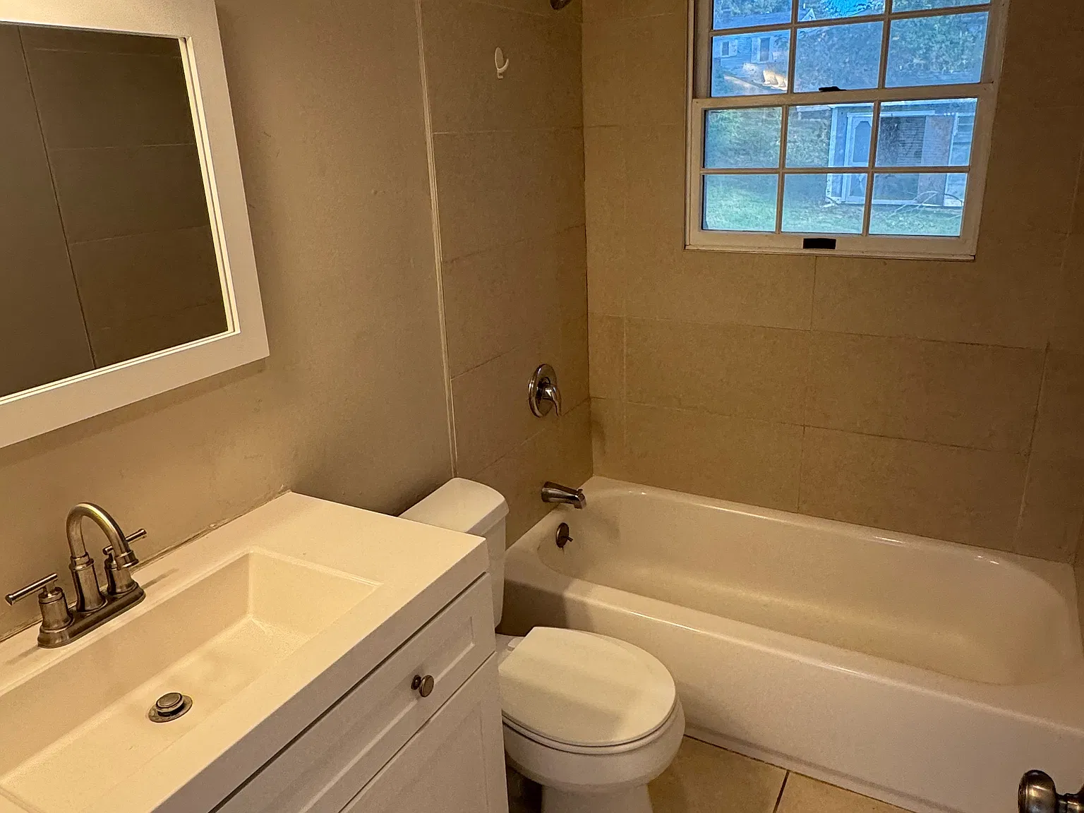3 bed, 864 sqft, $1,595 — Photo 3