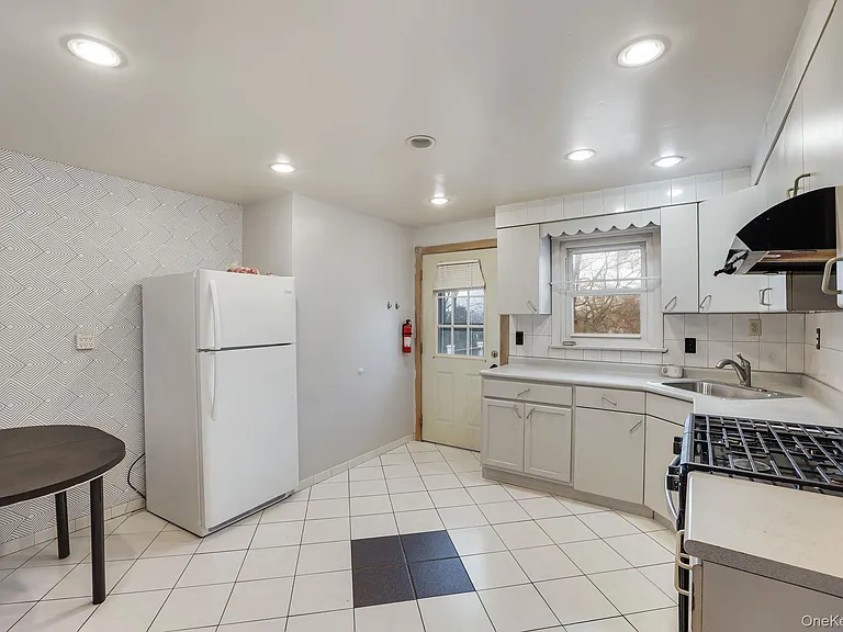 2 Gillis Ave #1 — Photo 10