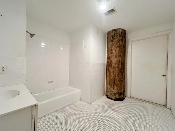 140 Bay Street image 4 of 10