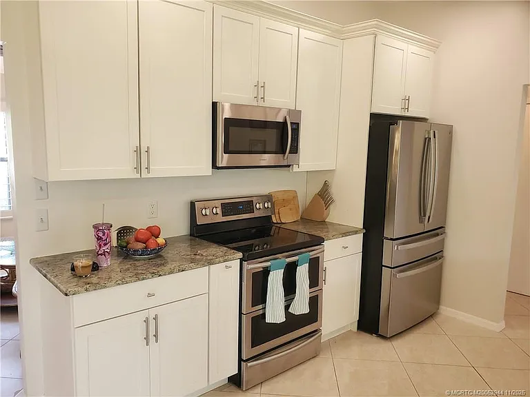 590 NE Lima Vias — Photo 12