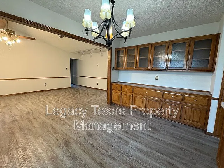 1203 Stonelake Dr — Photo 5