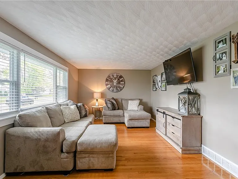 2 Kennedy Cir — Photo 4