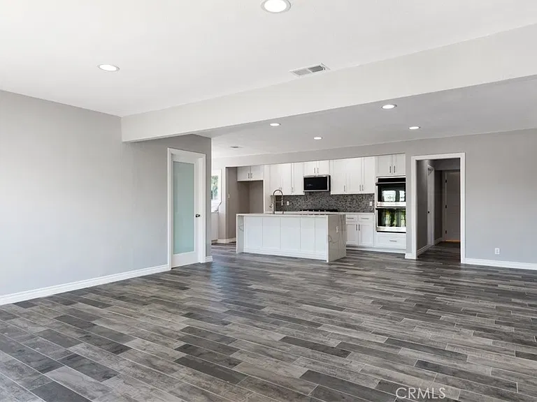 517 N Chalburn Ave — Photo 1