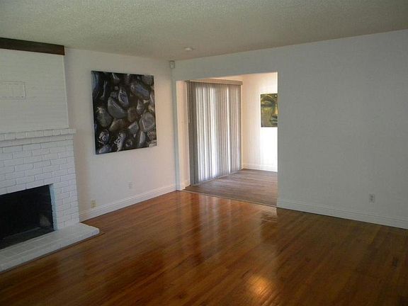 3rd image of 2061 Quincy Ave
