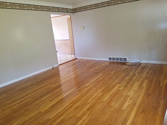 3rd image of 5010 Donovan Dr