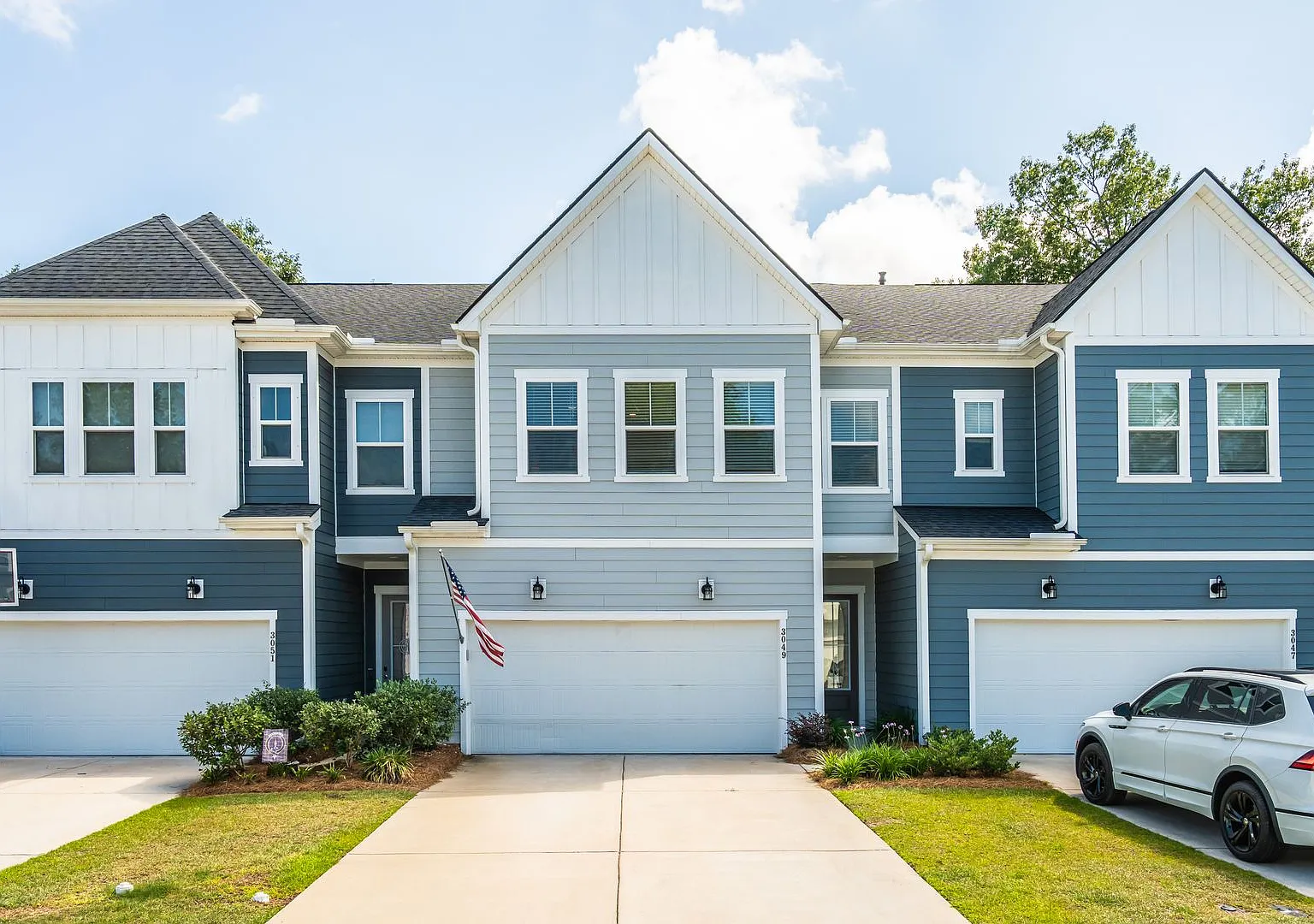 3 Bed 2.5 Bath in Emma Lane Townes of Mount Pleasant — Photo 2