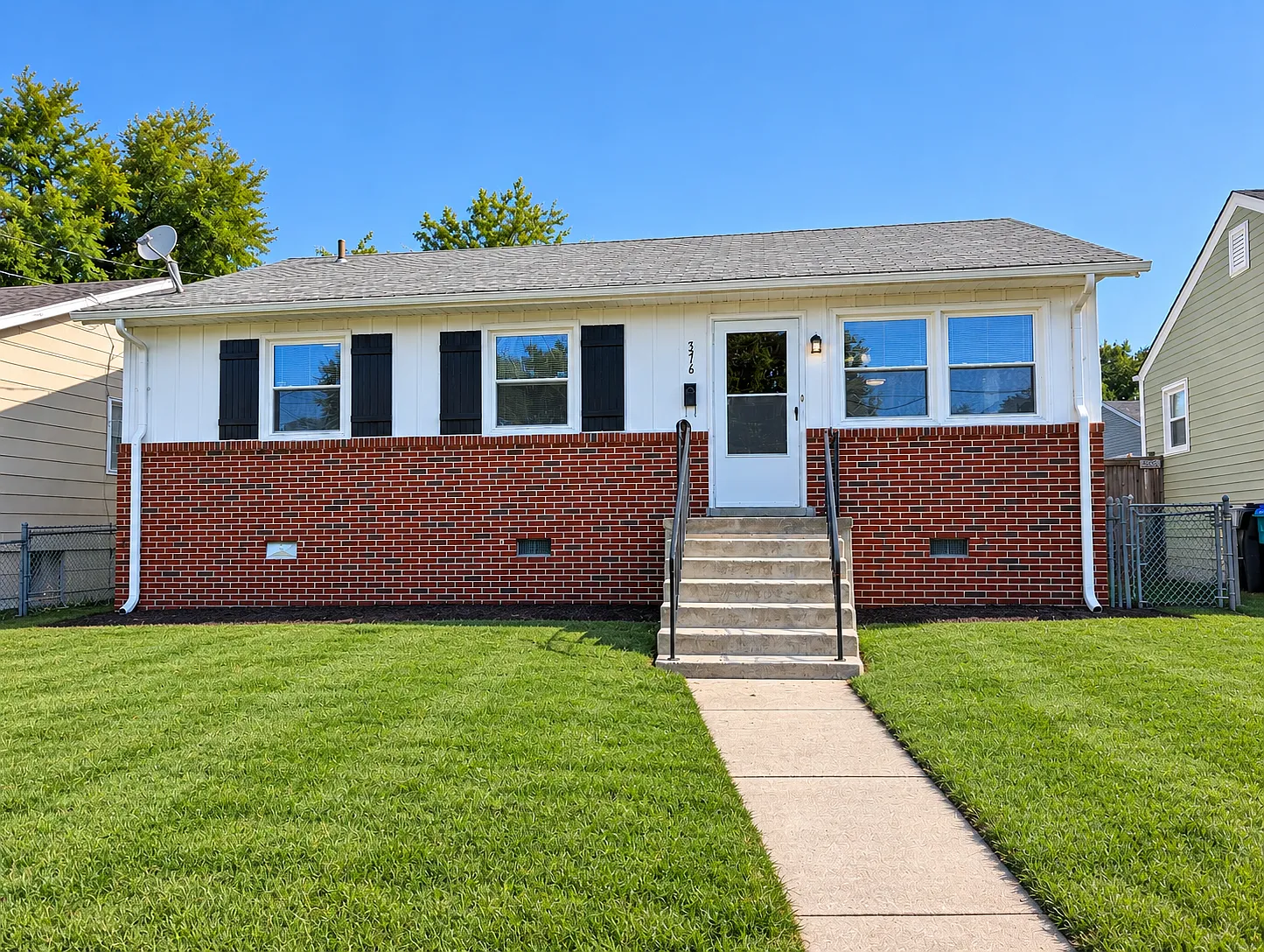 3 bed, 1.5 bath, 1008 sqft, $2,100 — Photo 1
