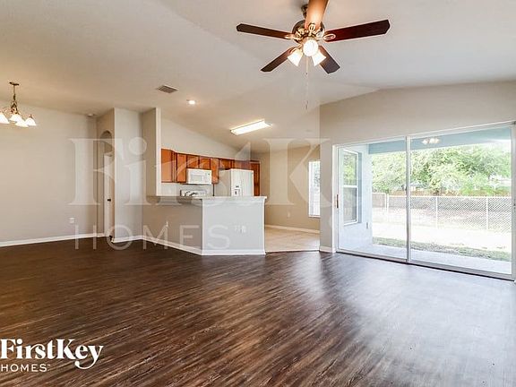 4th image of 826 Barrister Dr