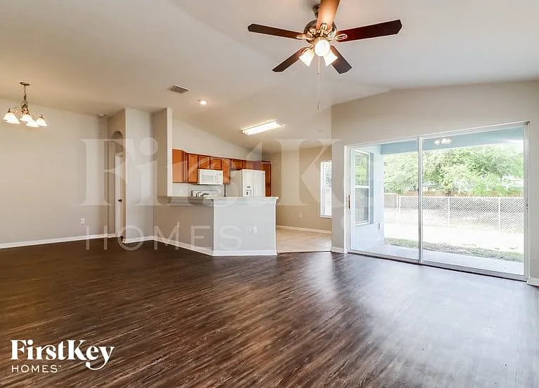 826 Barrister Dr — Photo 4
