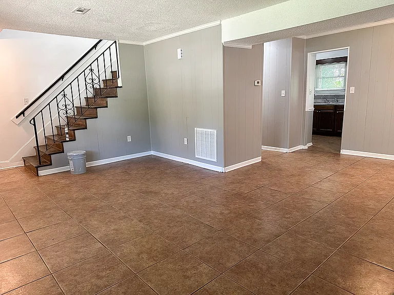 7842 Briardale Dr — Photo 2